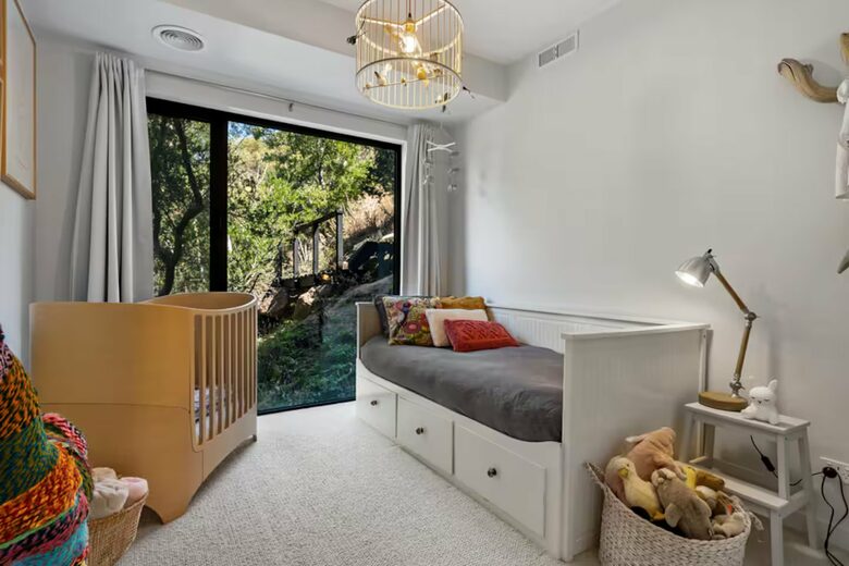 Sophisticated Cliffside Retreat with Panoramic Hobart Views - Hobart, Australia