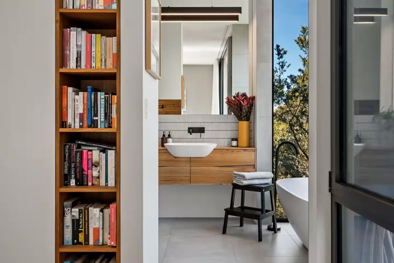 Sophisticated Cliffside Retreat with Panoramic Hobart Views - Hobart, Australia