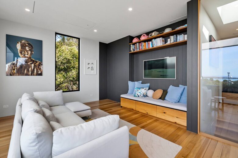 Sophisticated Cliffside Retreat with Panoramic Hobart Views - Hobart, Australia