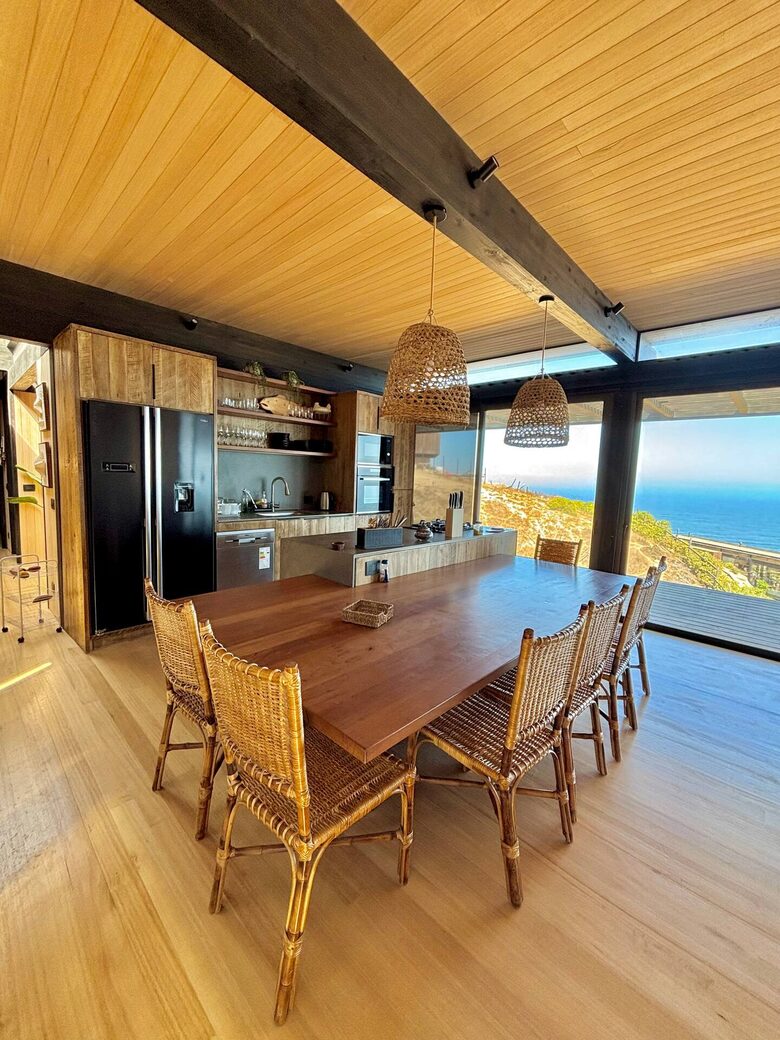 Harmonious Triangle House with Ocean Views in Matanzas - Navidad, Chile