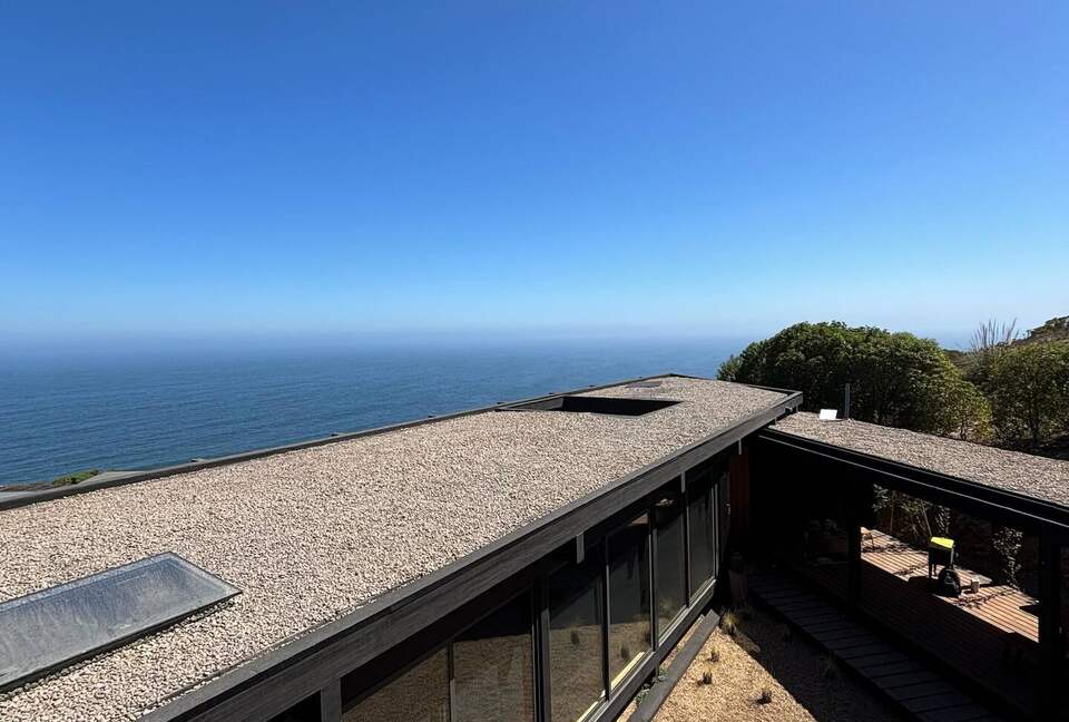Harmonious Triangle House with Ocean Views in Matanzas - Navidad, Chile