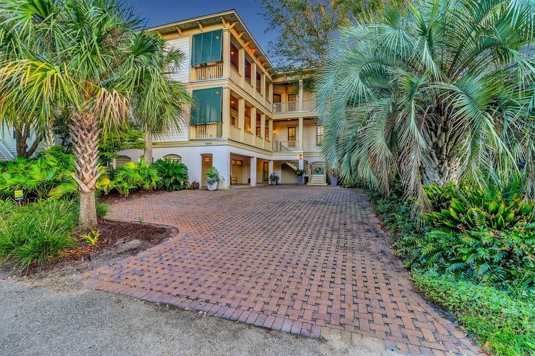 Aprés Sea! Private Resort Living Steps from the Shore - Isle of Palms, South Carolina