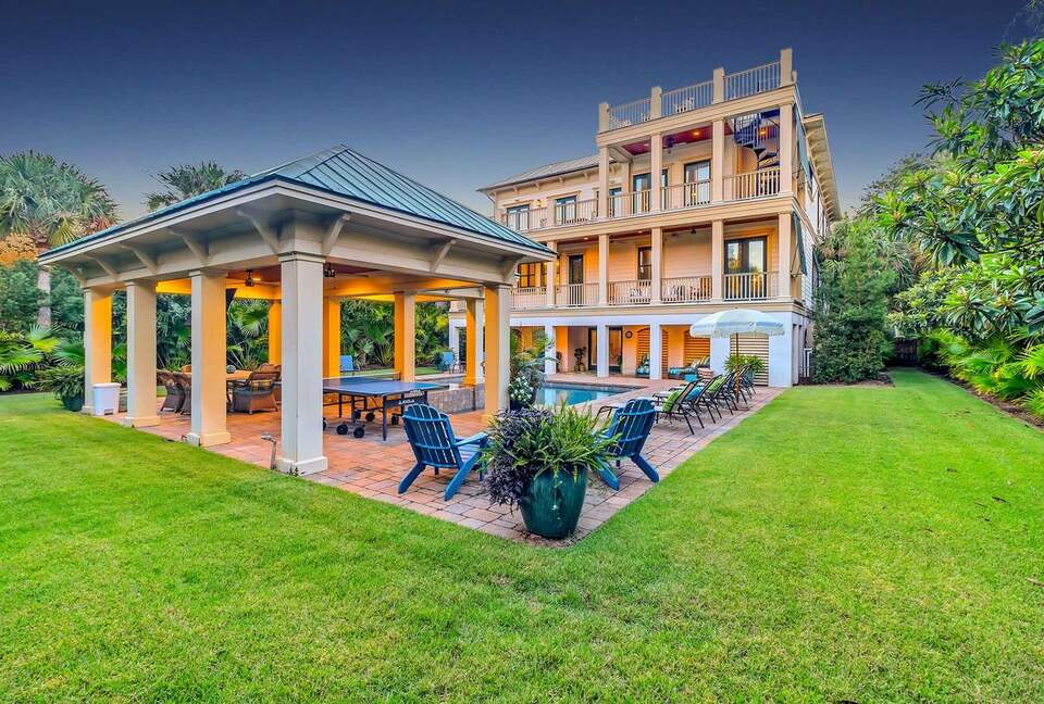 Aprés Sea! Private Resort Living Steps from the Shore - Isle of Palms, South Carolina