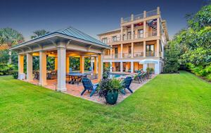 Aprés Sea! Private Resort Living Steps from the Shore - Isle of Palms, South Carolina