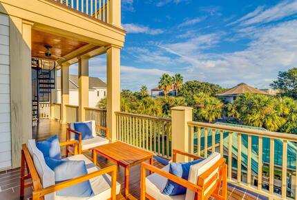 Aprés Sea! Private Resort Living Steps from the Shore - Isle of Palms, South Carolina