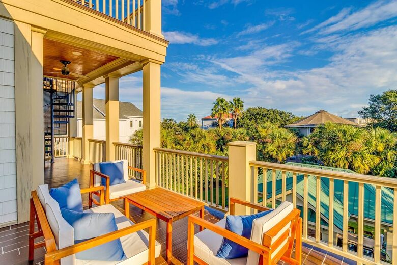 Aprés Sea! Private Resort Living Steps from the Shore - Isle of Palms, South Carolina