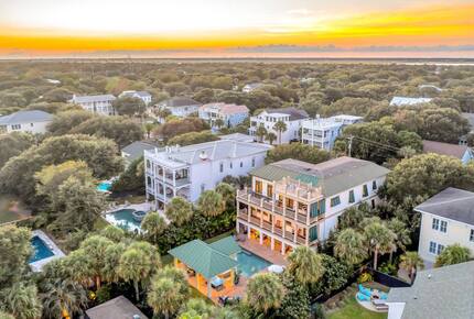 Aprés Sea! Private Resort Living Steps from the Shore - Isle of Palms, South Carolina