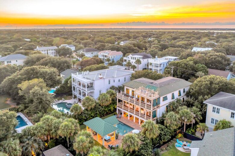 Aprés Sea! Private Resort Living Steps from the Shore - Isle of Palms, South Carolina