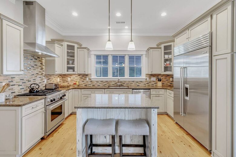 Aprés Sea! Private Resort Living Steps from the Shore - Isle of Palms, South Carolina