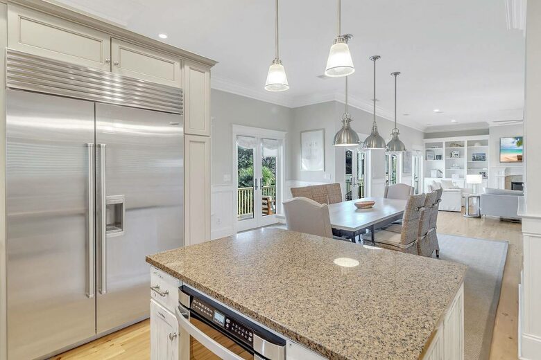 Aprés Sea! Private Resort Living Steps from the Shore - Isle of Palms, South Carolina