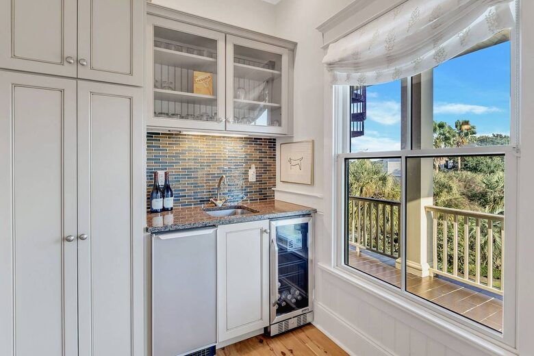 Aprés Sea! Private Resort Living Steps from the Shore - Isle of Palms, South Carolina