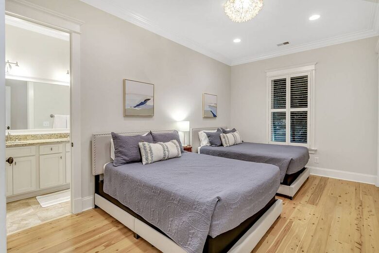 Aprés Sea! Private Resort Living Steps from the Shore - Isle of Palms, South Carolina