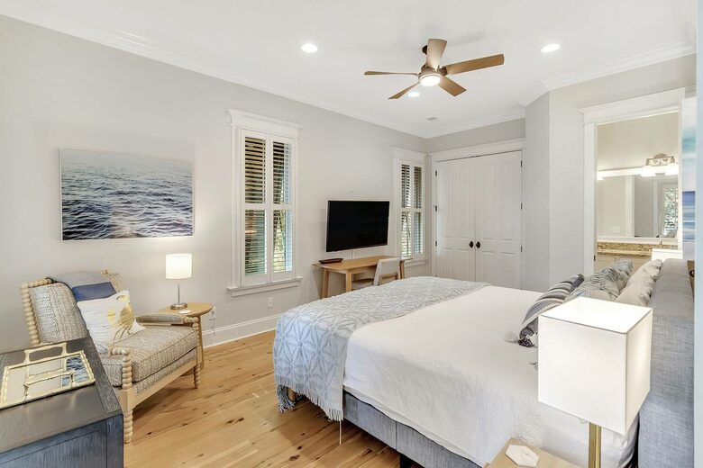 Aprés Sea! Private Resort Living Steps from the Shore - Isle of Palms, South Carolina
