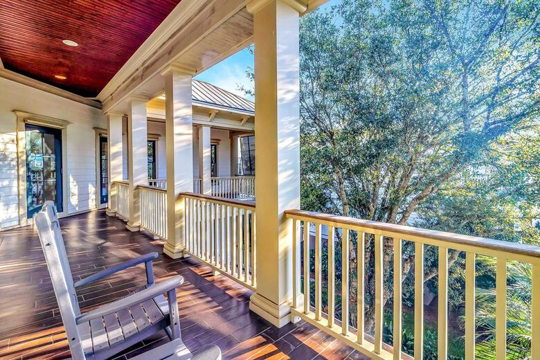 Aprés Sea! Private Resort Living Steps from the Shore - Isle of Palms, South Carolina