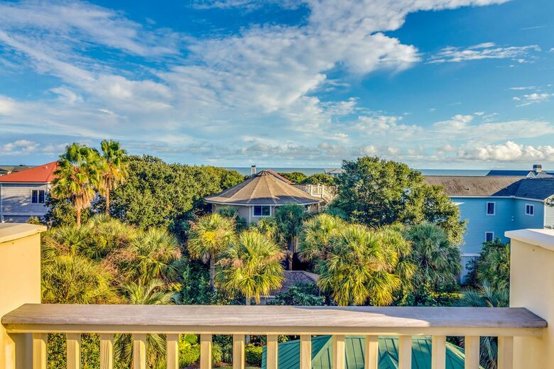 Aprés Sea! Private Resort Living Steps from the Shore - Isle of Palms, South Carolina