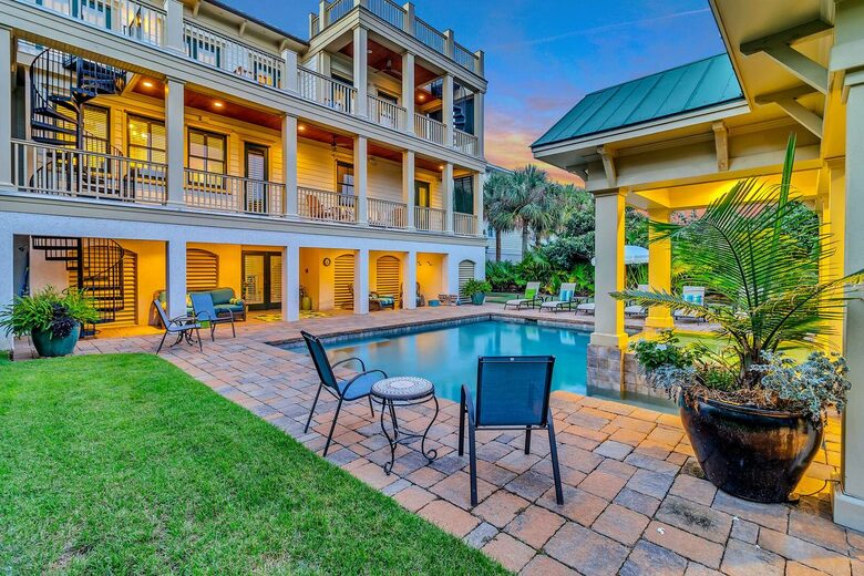 Aprés Sea! Private Resort Living Steps from the Shore - Isle of Palms, South Carolina