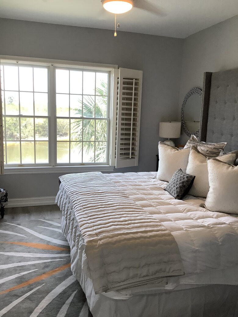 Elegant Estate with Private Dock & Golf Access in Naples - Naples, Florida