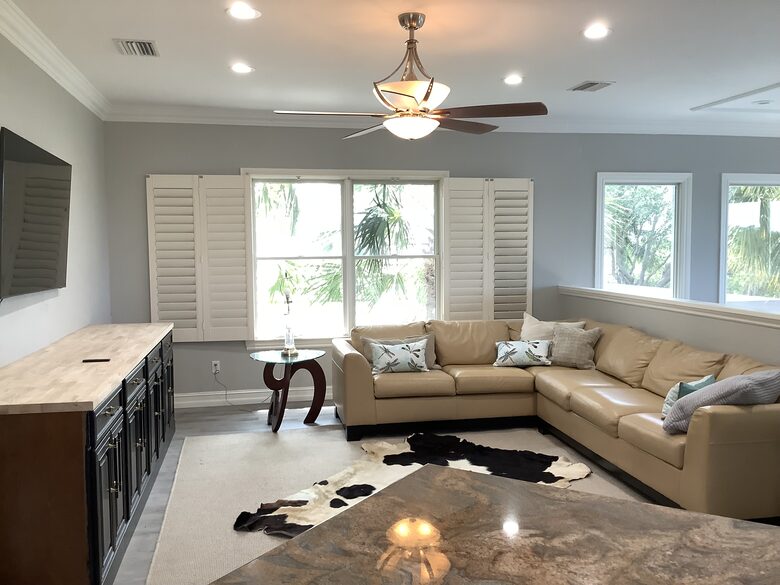 Elegant Estate with Private Dock & Golf Access in Naples - Naples, Florida