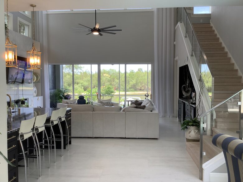 Elegant Estate with Private Dock & Golf Access in Naples - Naples, Florida