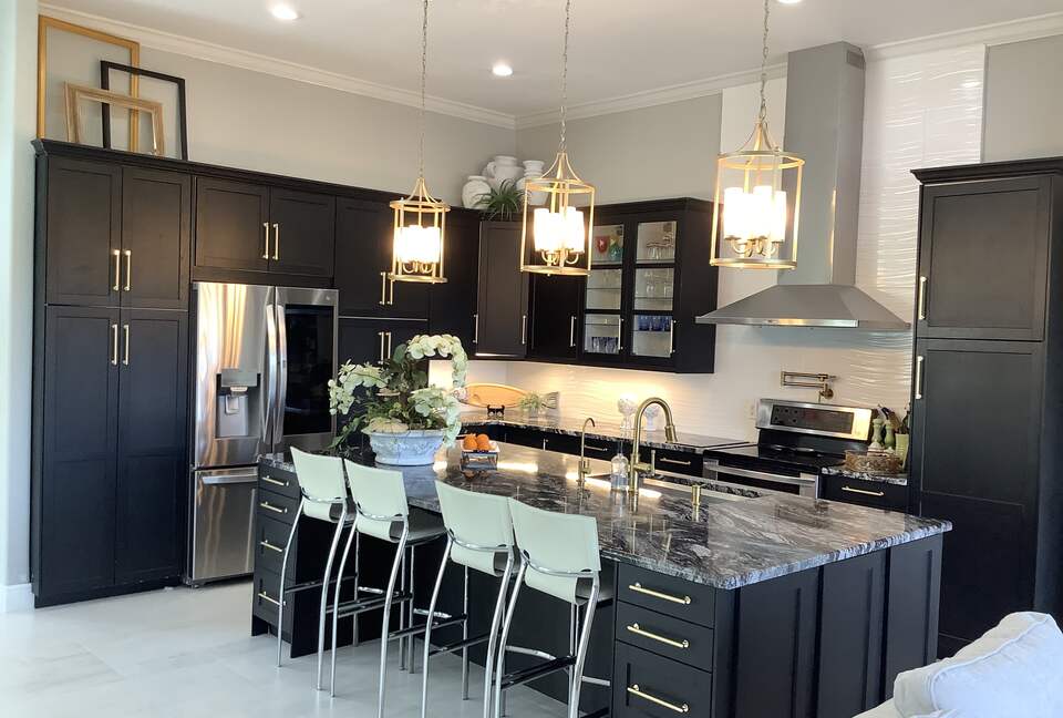 Elegant Estate with Private Dock & Golf Access in Naples - Naples, Florida