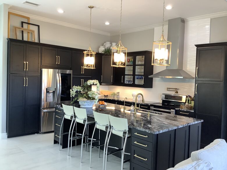 Elegant Estate with Private Dock & Golf Access in Naples - Naples, Florida