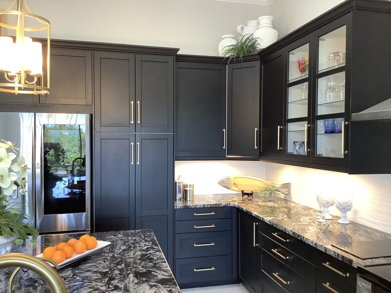 Elegant Estate with Private Dock & Golf Access in Naples - Naples, Florida