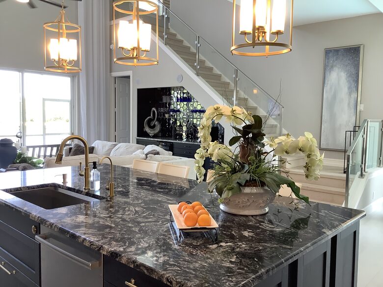 Elegant Estate with Private Dock & Golf Access in Naples - Naples, Florida