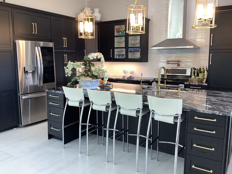 Elegant Estate with Private Dock & Golf Access in Naples - Naples, Florida