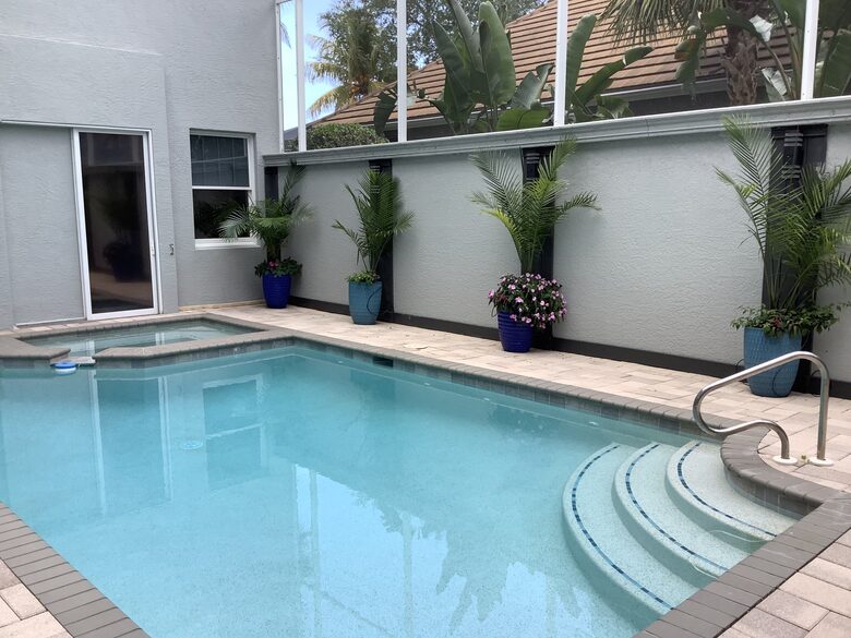 Elegant Estate with Private Dock & Golf Access in Naples - Naples, Florida