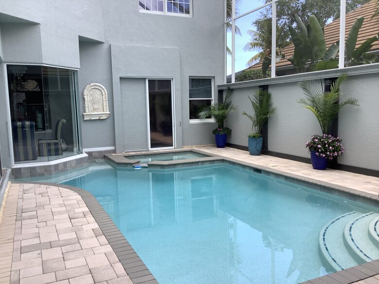 Elegant Estate with Private Dock & Golf Access in Naples - Naples, Florida