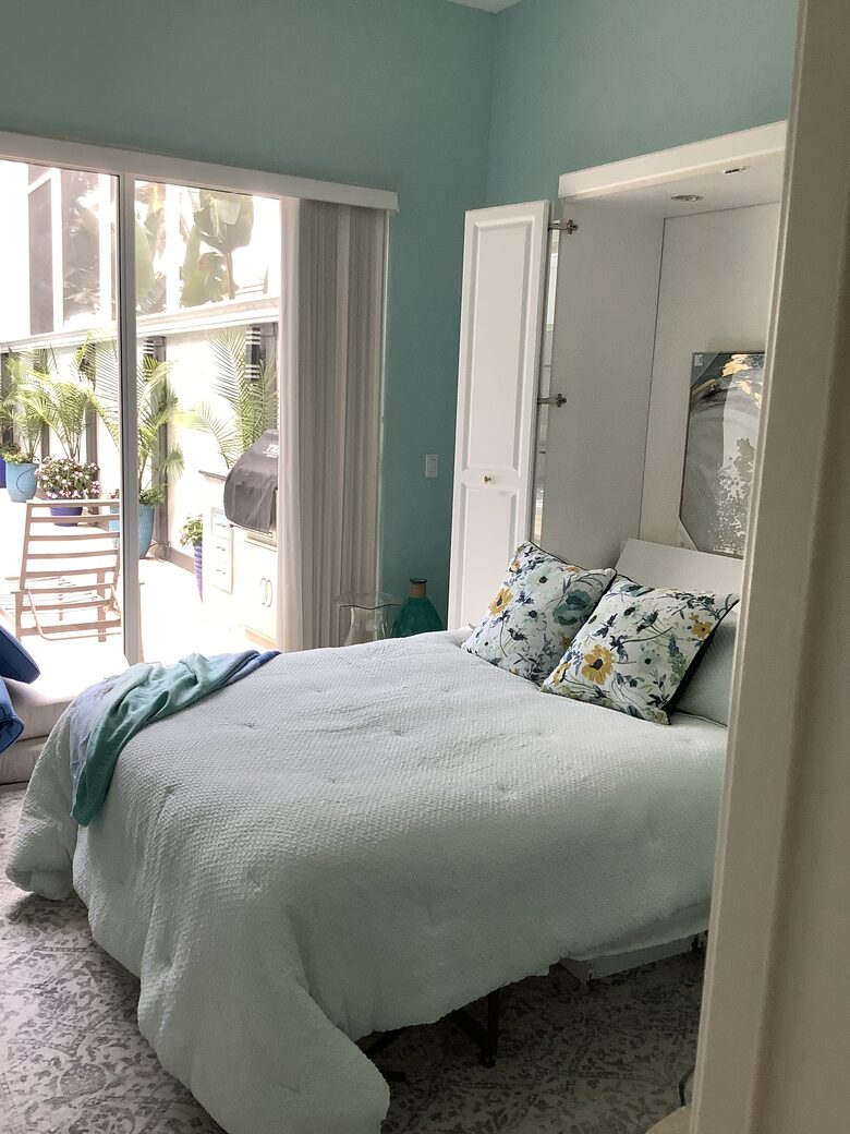 Elegant Estate with Private Dock & Golf Access in Naples - Naples, Florida