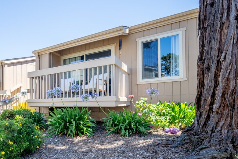Modern Coastal Escape In Monterey Near Carmel - Monterey, California