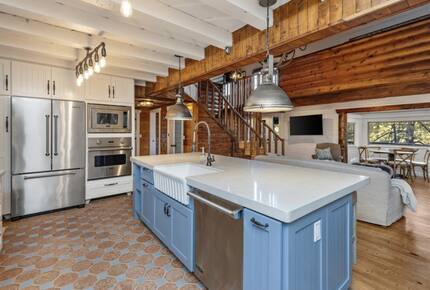 Chef's Kitchen with all Viking Appliances