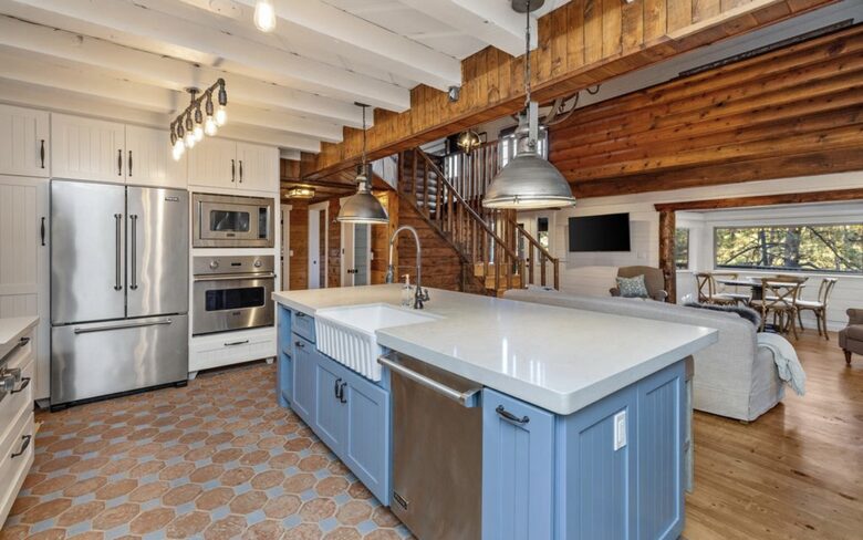 Chef's Kitchen with all Viking Appliances