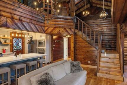 Open main living area; vaulted ceilings