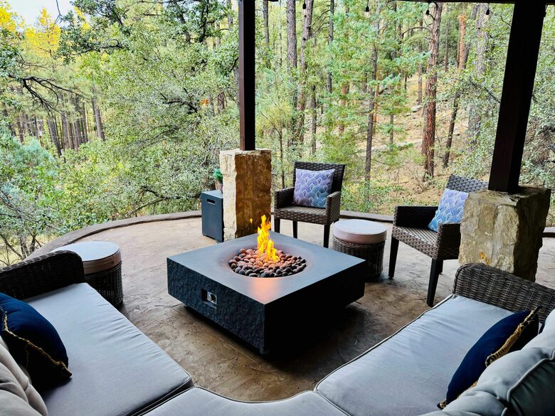 Firepit and outside lounge area