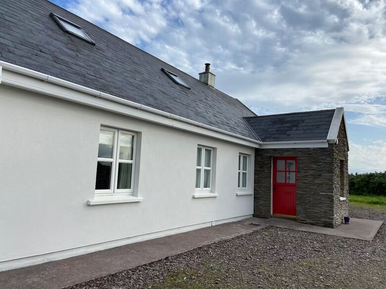 A Lakeside Retreat with Breathtaking Mountain Views - Waterville, Ireland