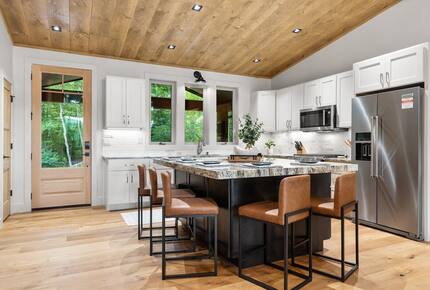 Modern Mountain Retreat with Outdoor Living & Spa Amenities - Blue Ridge, Georgia