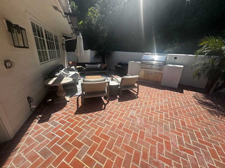 Elegant Haven in Brentwood Hills - Los Angeles, California