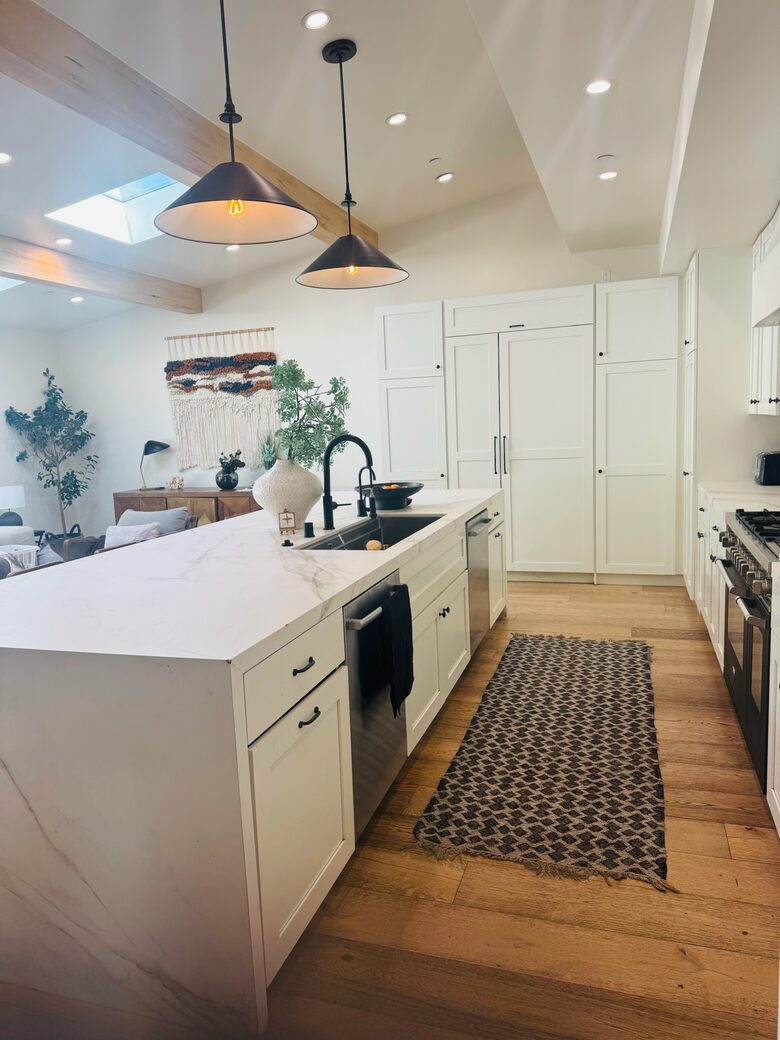 Elegant Haven in Brentwood Hills - Los Angeles, California