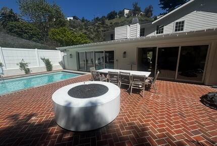 Elegant Haven in Brentwood Hills - Los Angeles, California