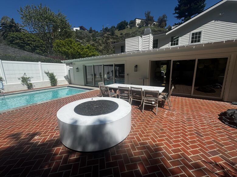 Elegant Haven in Brentwood Hills - Los Angeles, California