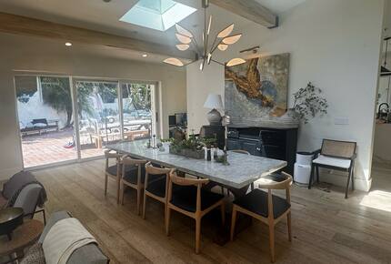 Elegant Haven in Brentwood Hills - Los Angeles, California
