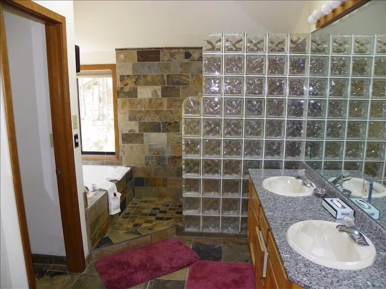 Spacious Sunriver Retreat for Families and Friends - Sunriver, Oregon
