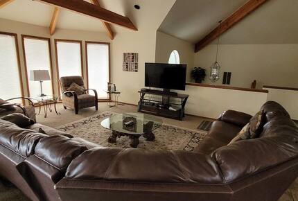 Spacious Sunriver Retreat for Families and Friends - Sunriver, Oregon