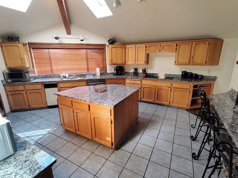 Spacious Sunriver Retreat for Families and Friends - Sunriver, Oregon