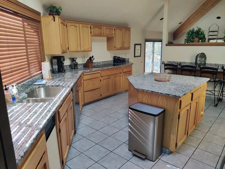 Spacious Sunriver Retreat for Families and Friends - Sunriver, Oregon