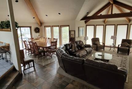 Spacious Sunriver Retreat for Families and Friends - Sunriver, Oregon