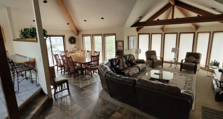Spacious Sunriver Retreat for Families and Friends - Sunriver, Oregon