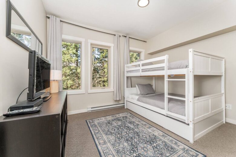 Cozy Mountain Escape in the Heart of Canmore - Canmore, Canada